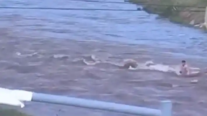 Un delincuente se tiró al río y lo cruzó a nado para poder escapar de la policía