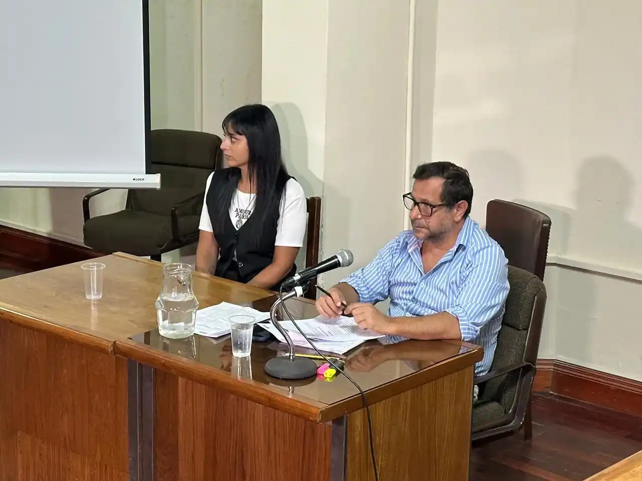 Una condena de prisión “en suspenso” implica que la persona no cumple la pena en una cárcel