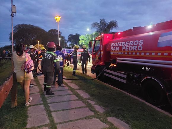 Bomberos sofocó incendio de una planta en la barranca