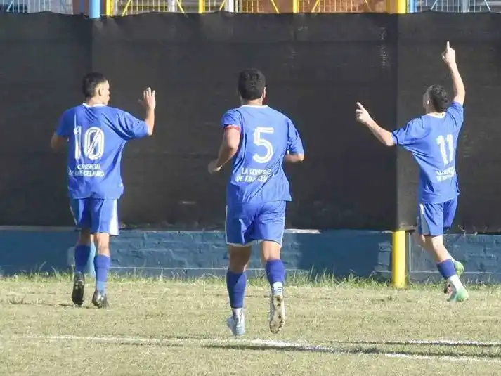 Juventud dio el golpe en su
visita a Defensores del Rosario