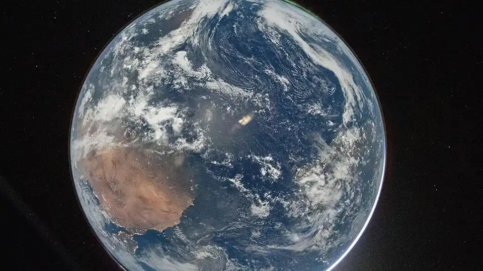 Planeta Tierra visto desde el Artemis II