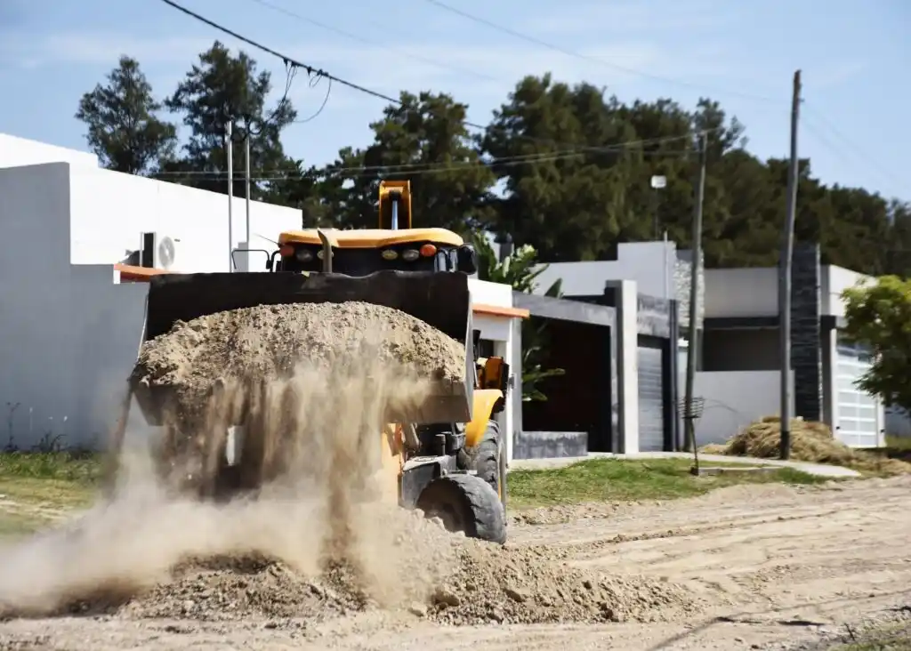 Obras públicas: A pleno trabajo las primeras cuadras de pavimento del año