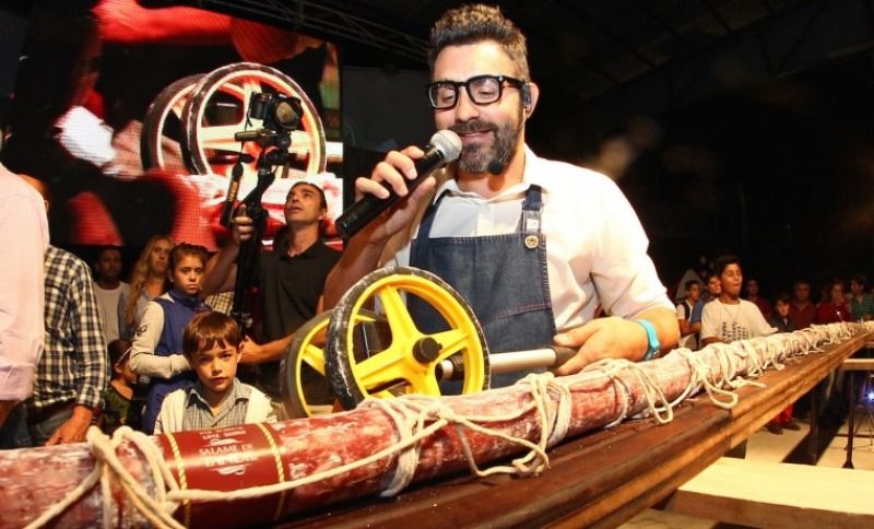 En Tandil preparan un salame más largo que el Obelisco