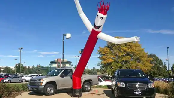 "Tasa a los muñecos inflables": la denuncia de Valenzuela contra los tributos más insólitos en el conurbano