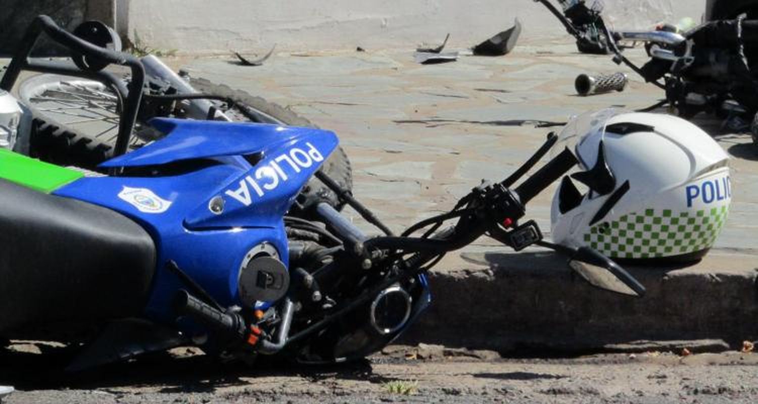 Dieron de alta a la mujer policía que colisionó contra un presunto infractor