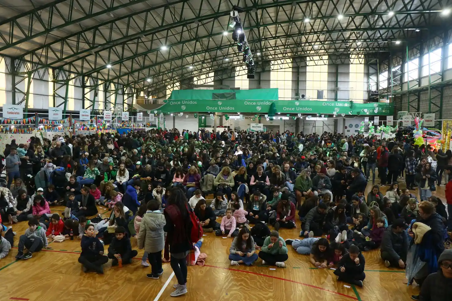 Éxitosa Kermés del Club Once Unidos