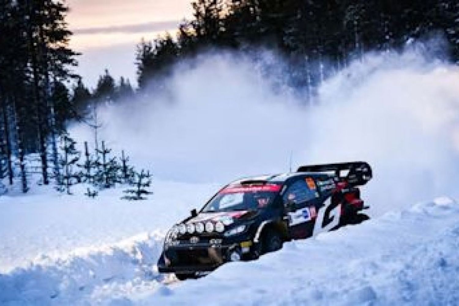 El Rally Mundial corre en la nieve de Suecia