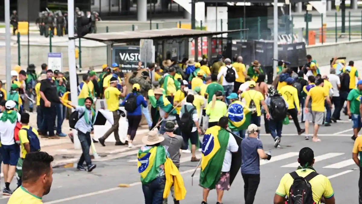 ¡VAN POR LULA! Bolsonaristas tomaron sedes del Palacio Presidencial y Corte Suprema (videos)