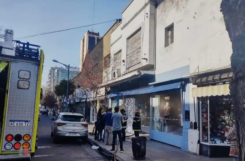 Video: alarma en el centro por el incendio de un local de ropa infantil