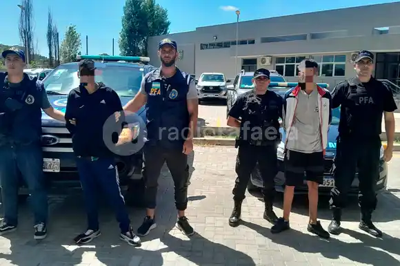 Policía Federal Argentina, detuvo a dos masculinos acusados de homicidio, por la muerte de una joven de 24 años