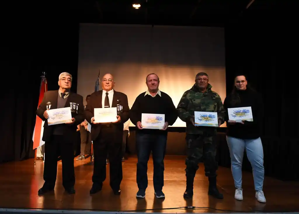 Crespo rindió homenaje a los Veteranos de Malvinas con un reconocimiento y beneficios impositivos