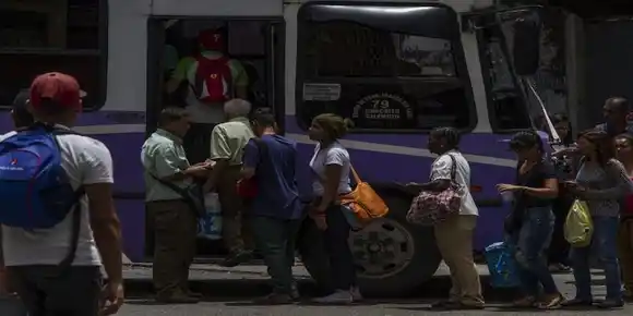 Gasto en transporte se ubica en casi 14 dólares mensuales, según el Cendas