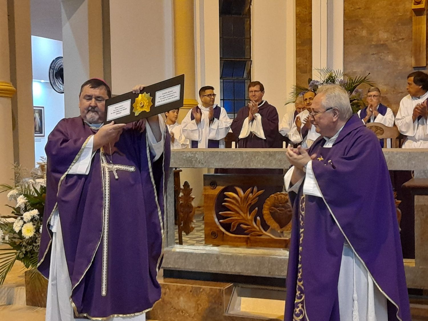 Monseñor Ángel "Coché" Macín celebró la Misa por los 125 años de la Parroquia "San Juan Bautista"