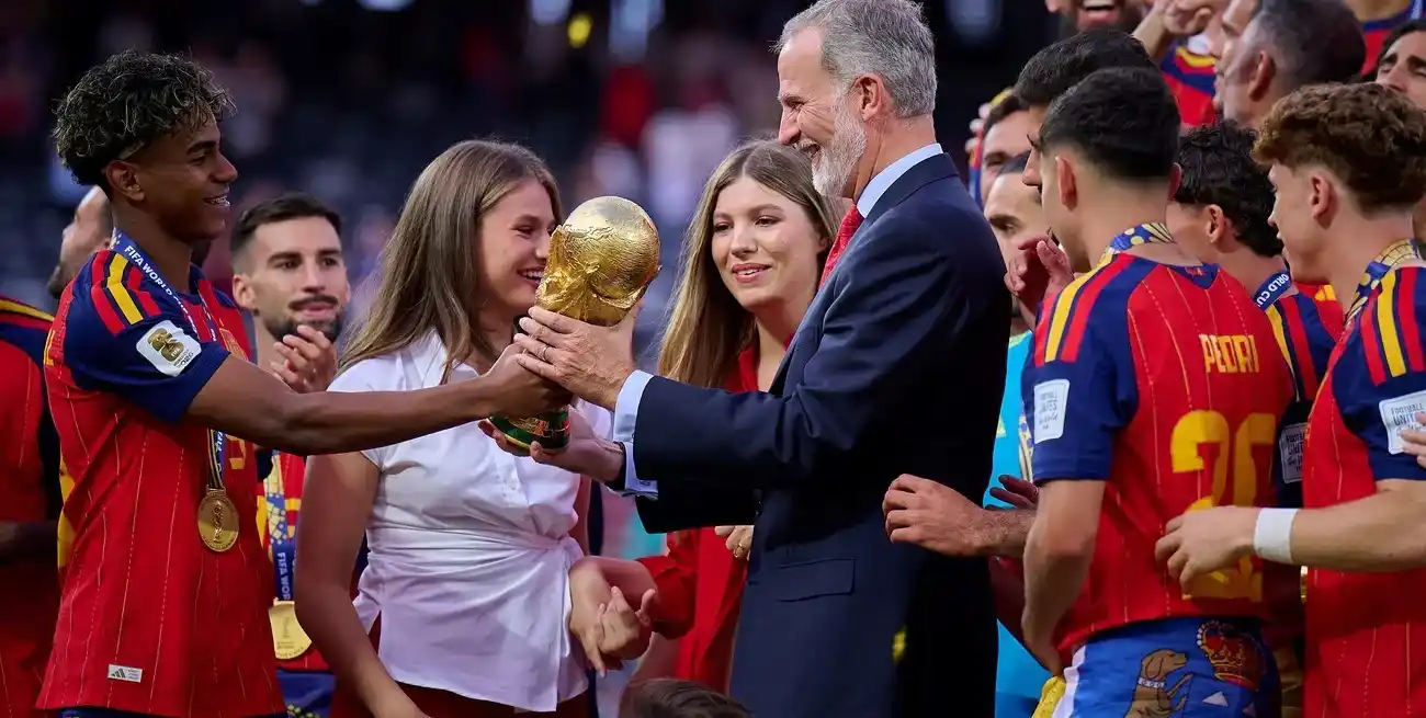 Lamine Yamal le dio la Copa del Mundo al Rey de España. Foto: Xinhua