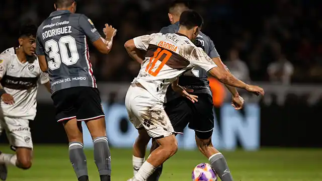 Taborda marcó un gol para Platense, pero fue derrota ante Estudiantes