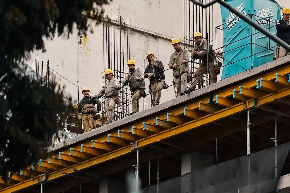 Domingorena aseguró que el panorama se agravó en los últimos meses y señaló que muchas obras privadas permanecen prácticamente paralizadas.