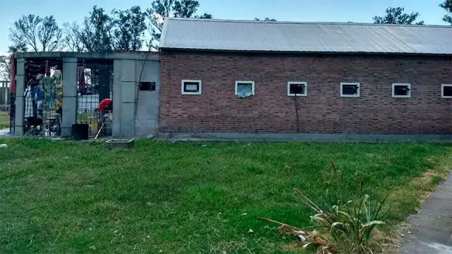Dos presos incendiaron colchones y sufrieron graves quemaduras