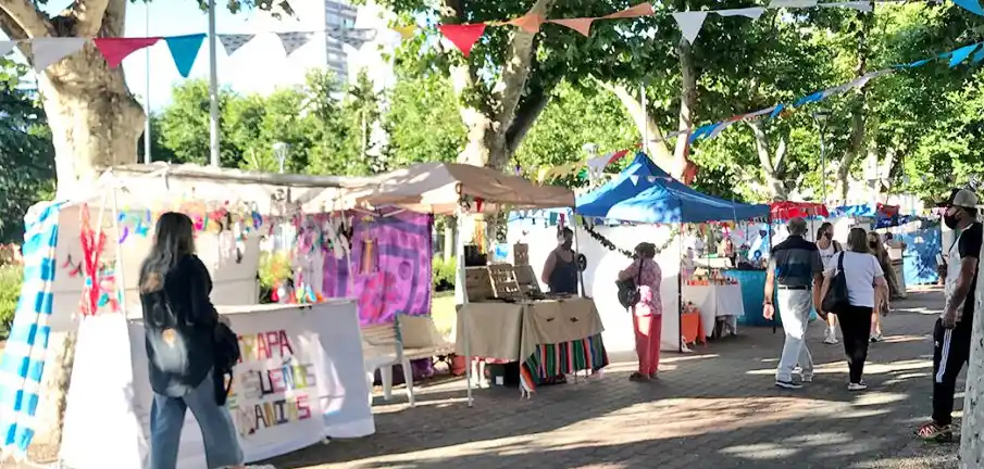 Ferias de la Economía Social en Plaza 25 de Mayo
