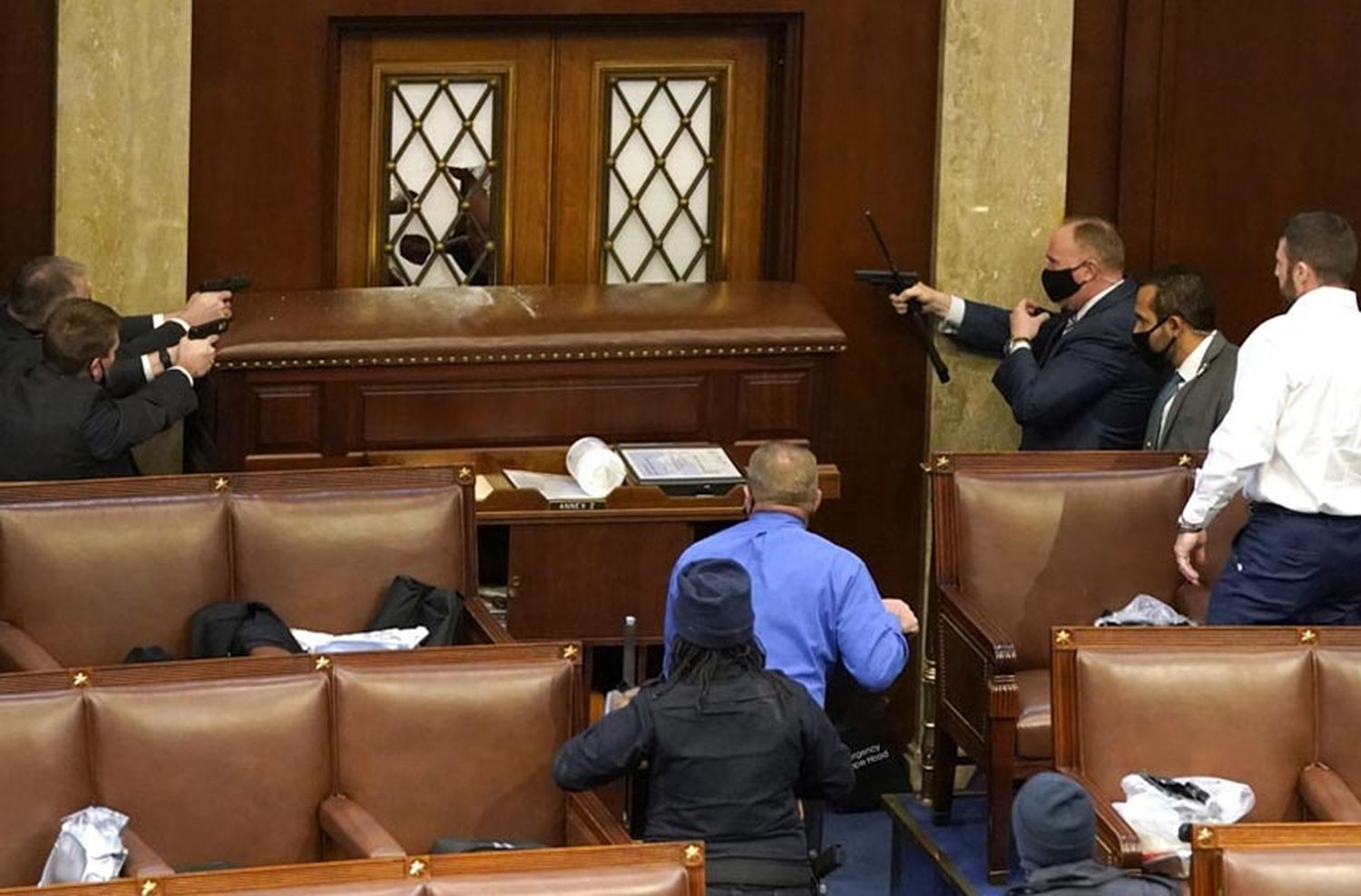 Triunfo de Biden: manifestantes proTrump rompieron el cerco de seguridad y entraron al Congreso