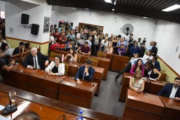 Una concejala de LLA de La Costa votó contra su bloque y el peronismo retuvo la presidencia del HCD: la echaron