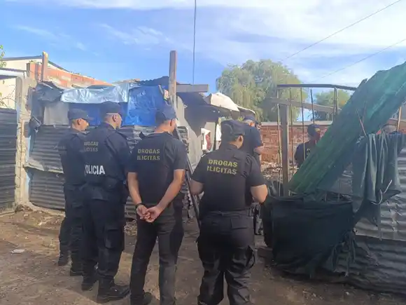 Narcos testarudos: reconstruyeron el búnker, los atraparon con 200 dosis de cocaína y terminaron presos