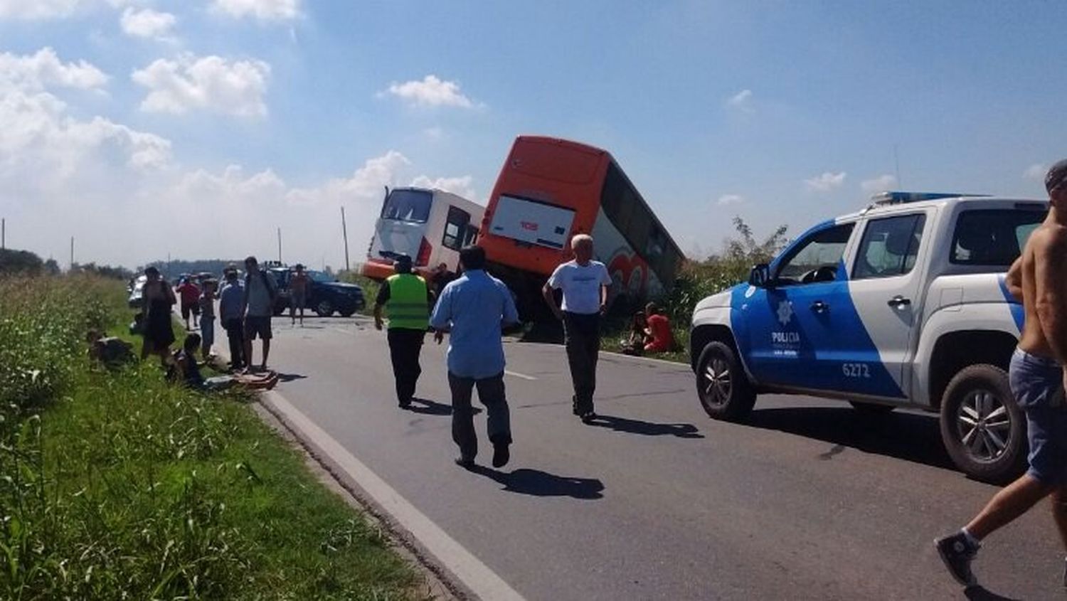 Tragedia en Santa Fe: chocan 2 micros y hay al menos 10 muertos