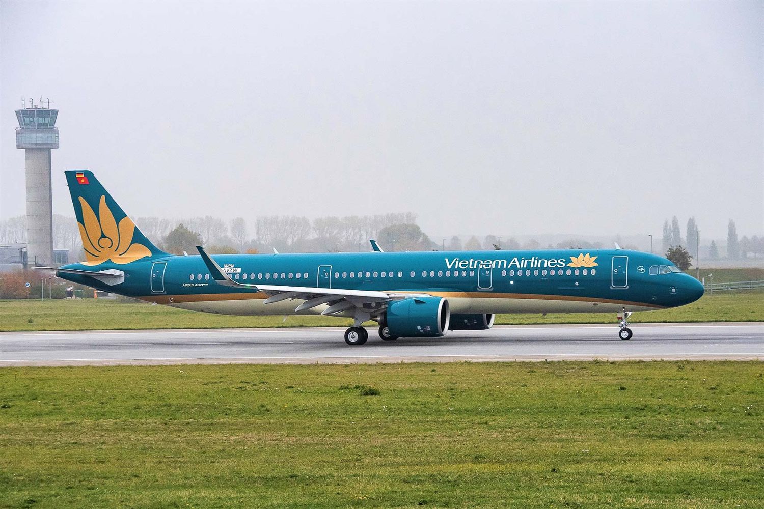 Vietnam Airlines to ground 12 aircraft due tue engine issues