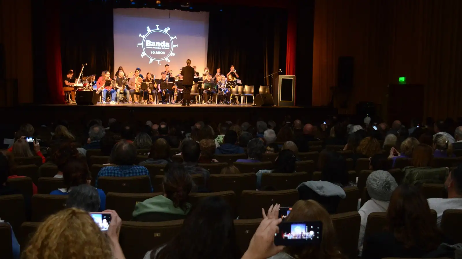 Concierto de la Banda Juvenil Municipal en el Teatro del Fuerte de Tandil.