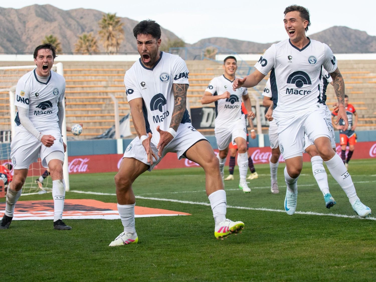 Independiente Rivadavia lo ganó en la última jugada