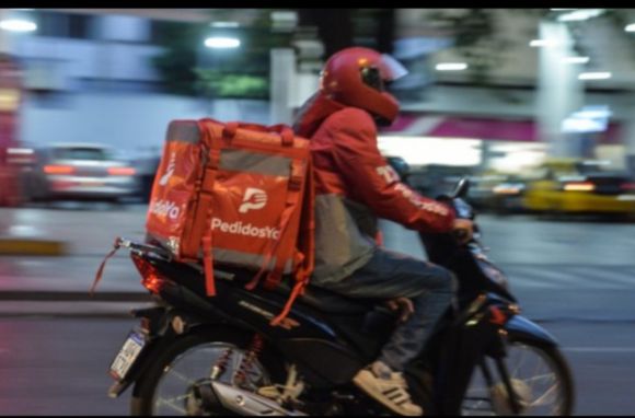 Deliveries, a la deriva: aplicaciones que "se lavan las manos" y la noche "cada vez más peligrosa"