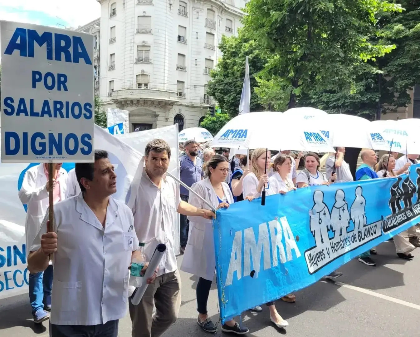 AMRA convocó a una movilización el próximo 28 de enero en la puerta de la clínica.