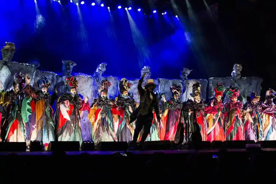 Esta noche se presenta en el Teatro Gualeguaychú la murga La Trasnochada