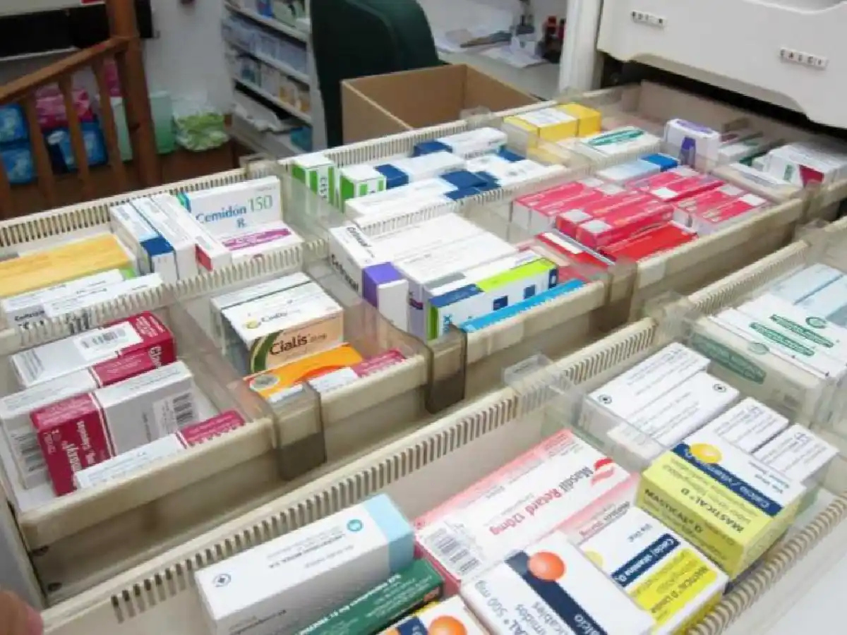 Laboratorios aceptaron congelar los precios de medicamentos