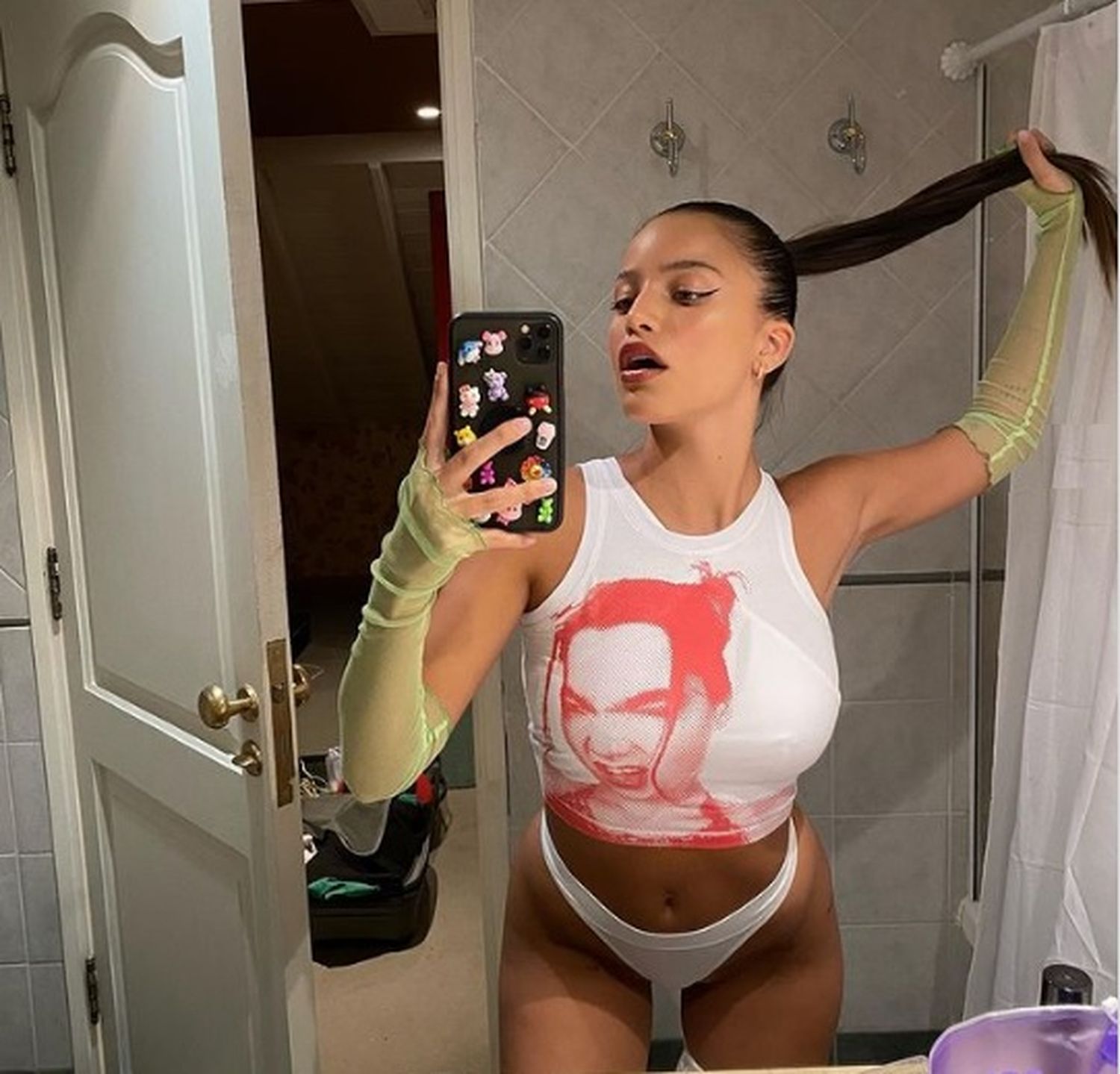 La cantante entrerriana impactó a sus seguidores con fotos frente al espejo