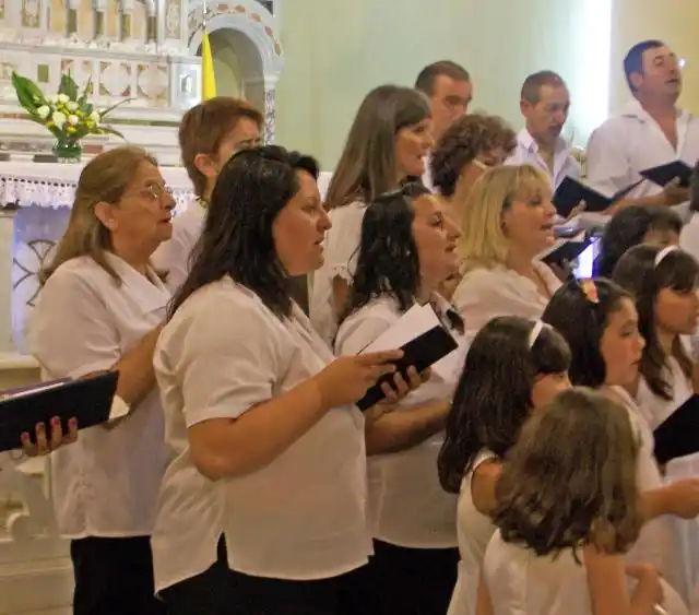 Emotiva Cantata Navideña ofreció el “Coral San Antonio”