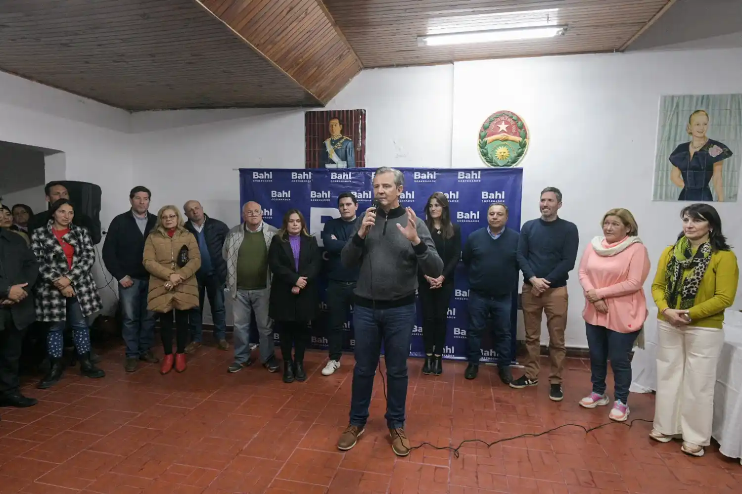 Bahl reúne a todos y busca internas “constructivas y sin agravios”