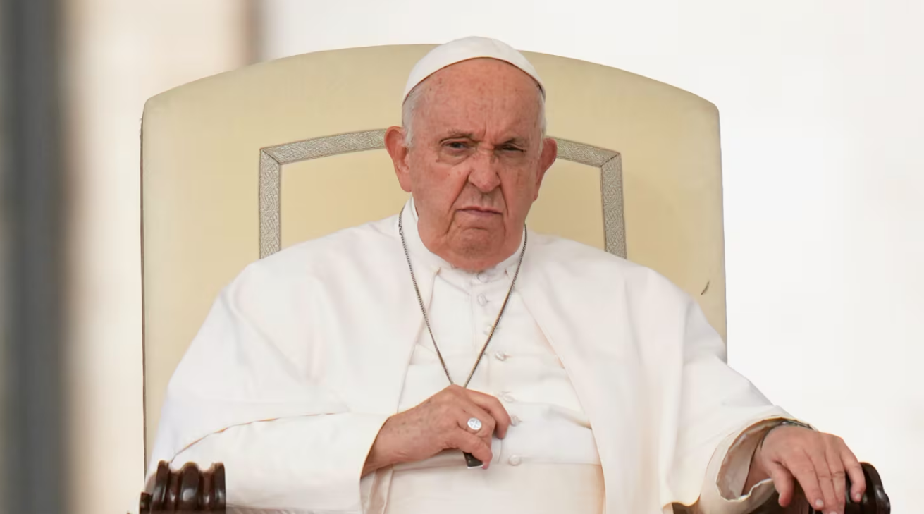 El papa Francisco pasó “una noche tranquila”