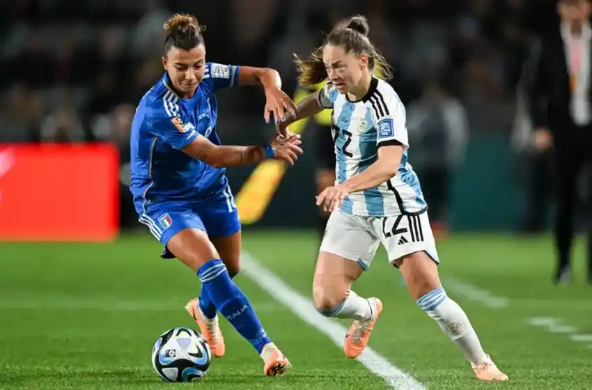 Mundial femenino: Argentina presentó batalla ante Italia, pero se le escapó el partido sobre el final