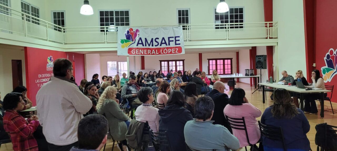 Para Delgado, la oferta salarial a la docencia se explica en la “política de ajuste”