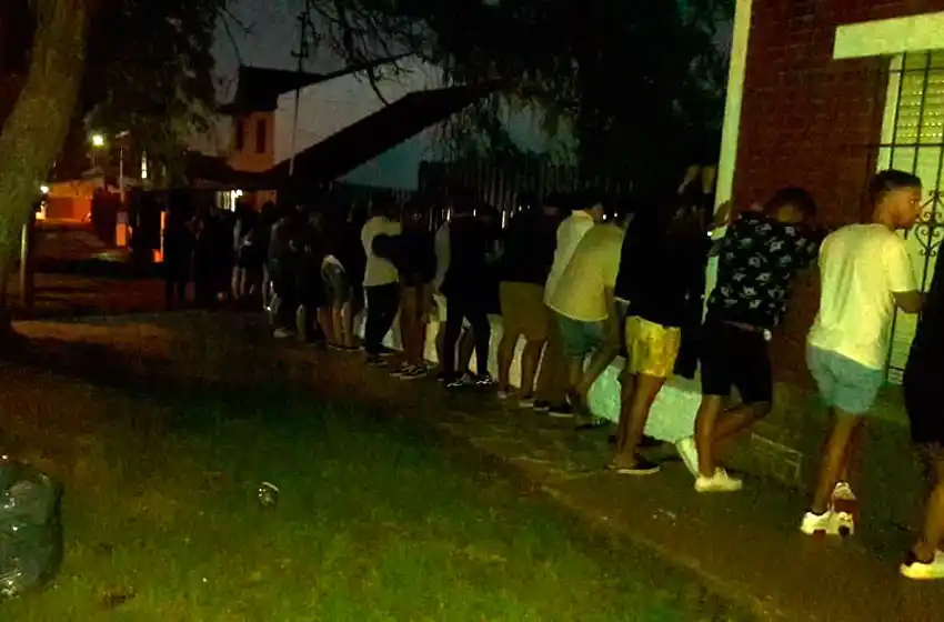 Desbaratan una fiesta clandestina en Colinas de Peralta Ramos