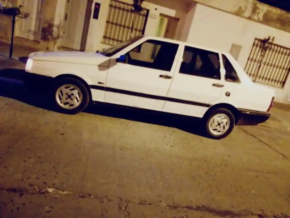 Le robaron el auto y busca datos para recuperarlo