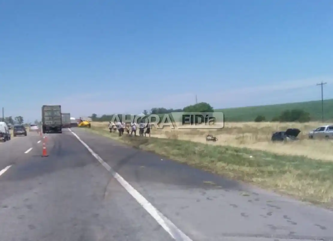 Un camión impactó desde atrás a una camioneta cerca de Gualeguaychú en la Autovía 14