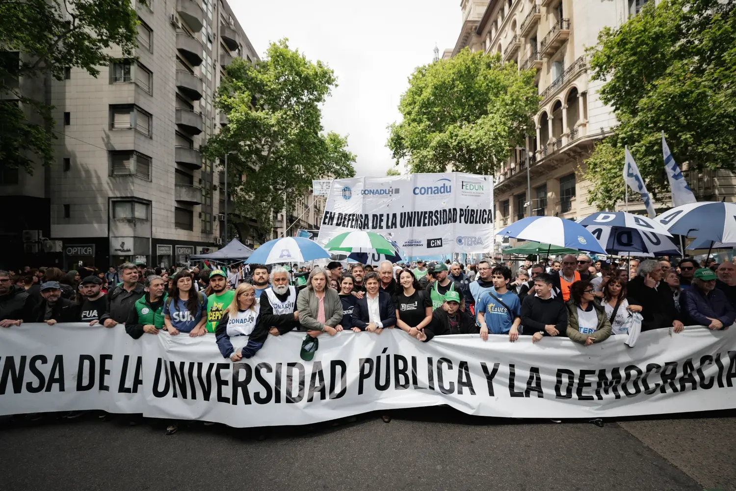 Kicillof participó de la 5° Marcha Federal Universitaria: “Defender la universidad pública, es defender nuestra soberanía y el futuro del país"