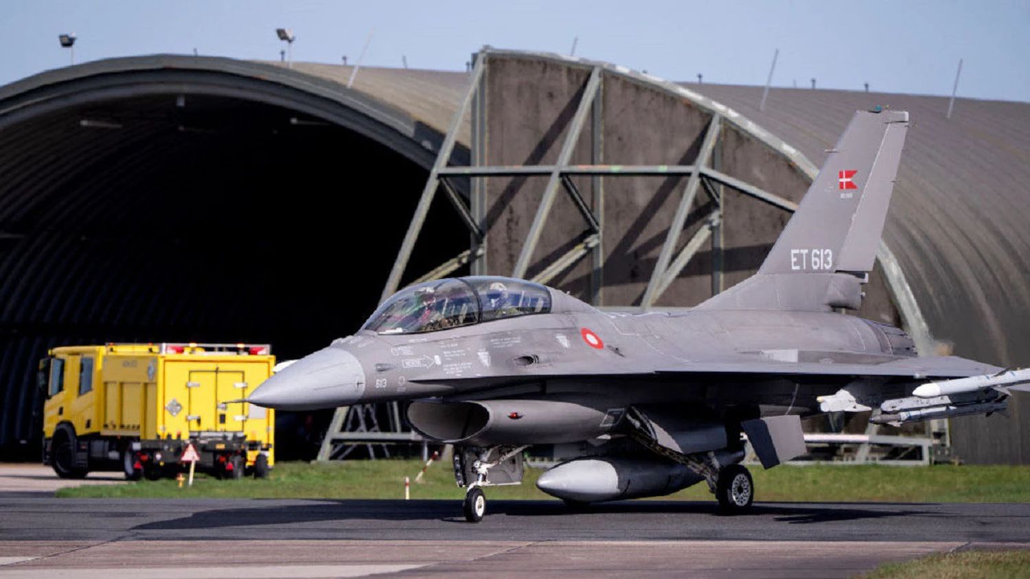 Ucrania recibió el primer lote de aviones F-16