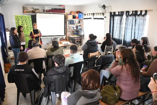 Curso de Manipulación Segura de Alimentos en Chascomús: capacitación gratuita con validez nacional para adolescentes y familias
