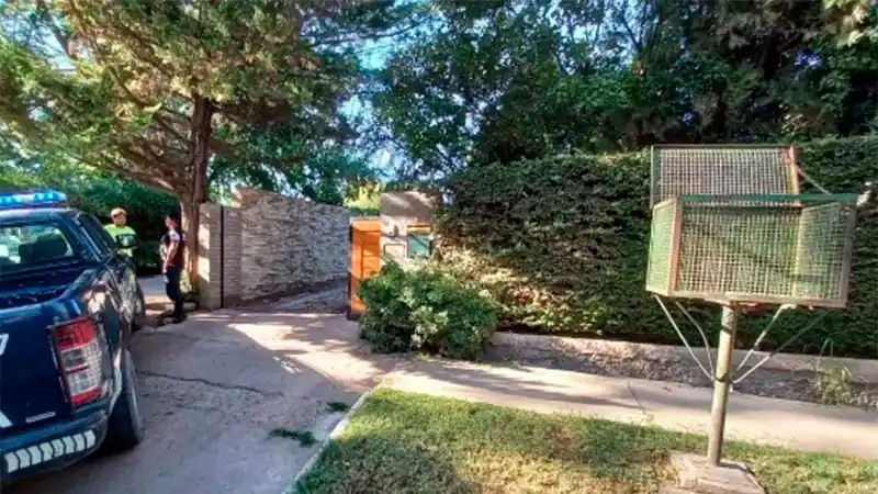 Maniataron a pareja y le robaron 10.000 euros, $1.000.000, joyas y un auto