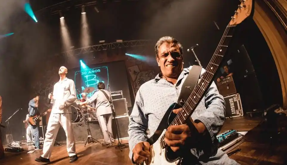 Bersuit Vergarabat le prohibió al partido de Milei el uso de la canción “Se viene”