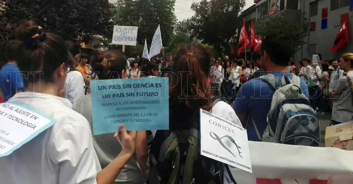 Científicos locales reclamaron la incorporación de 500 investigadores