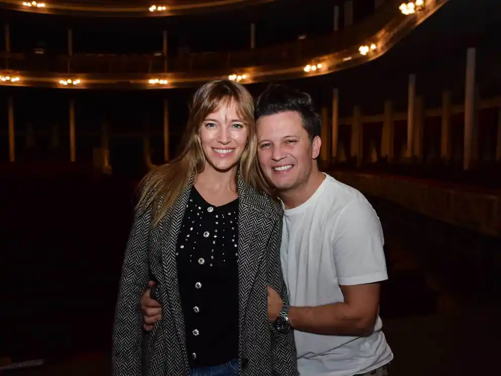 Según el relato de Lopilato, se electrocutó al tocar un poste de luz con cables expuestos mientras esperaba a su hermano