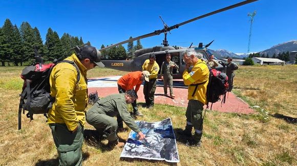 El fuego continúa en crecimiento por las condiciones climáticas en el Parque Nacional Nahuel Huapi